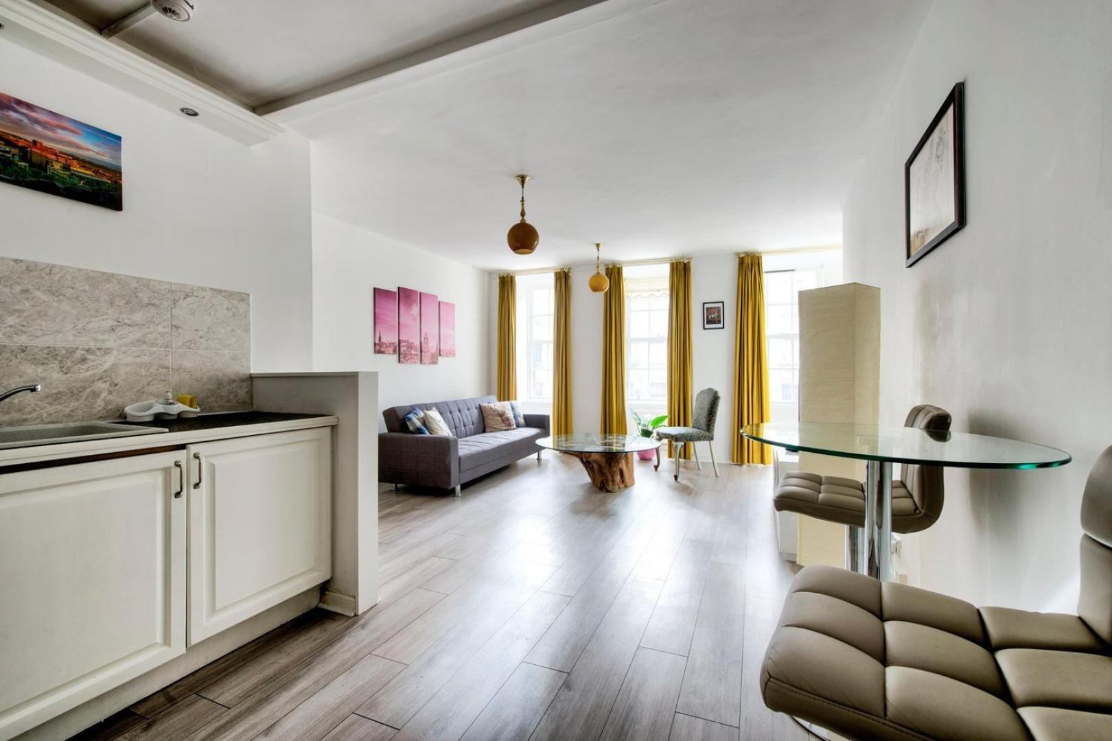 Guestready - Bright & Airy 1Br Flat In Center Lägenhet Edinburg Exteriör bild