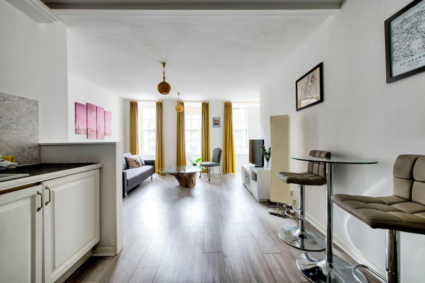 Guestready - Bright & Airy 1Br Flat In Center Lägenhet Edinburg Exteriör bild